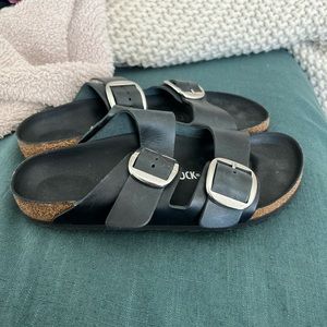 Women’s all black birkenstocks. Size 40. Only worn 1-2x!